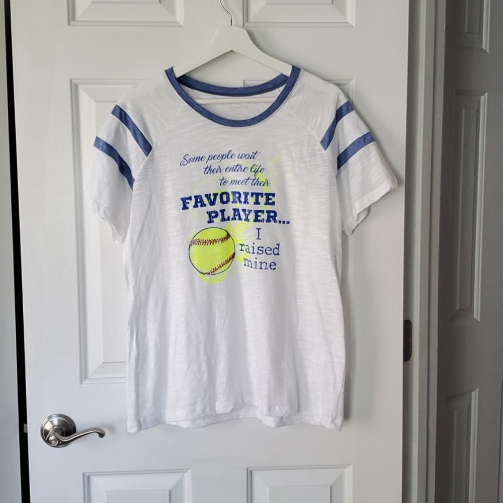 Softball tee